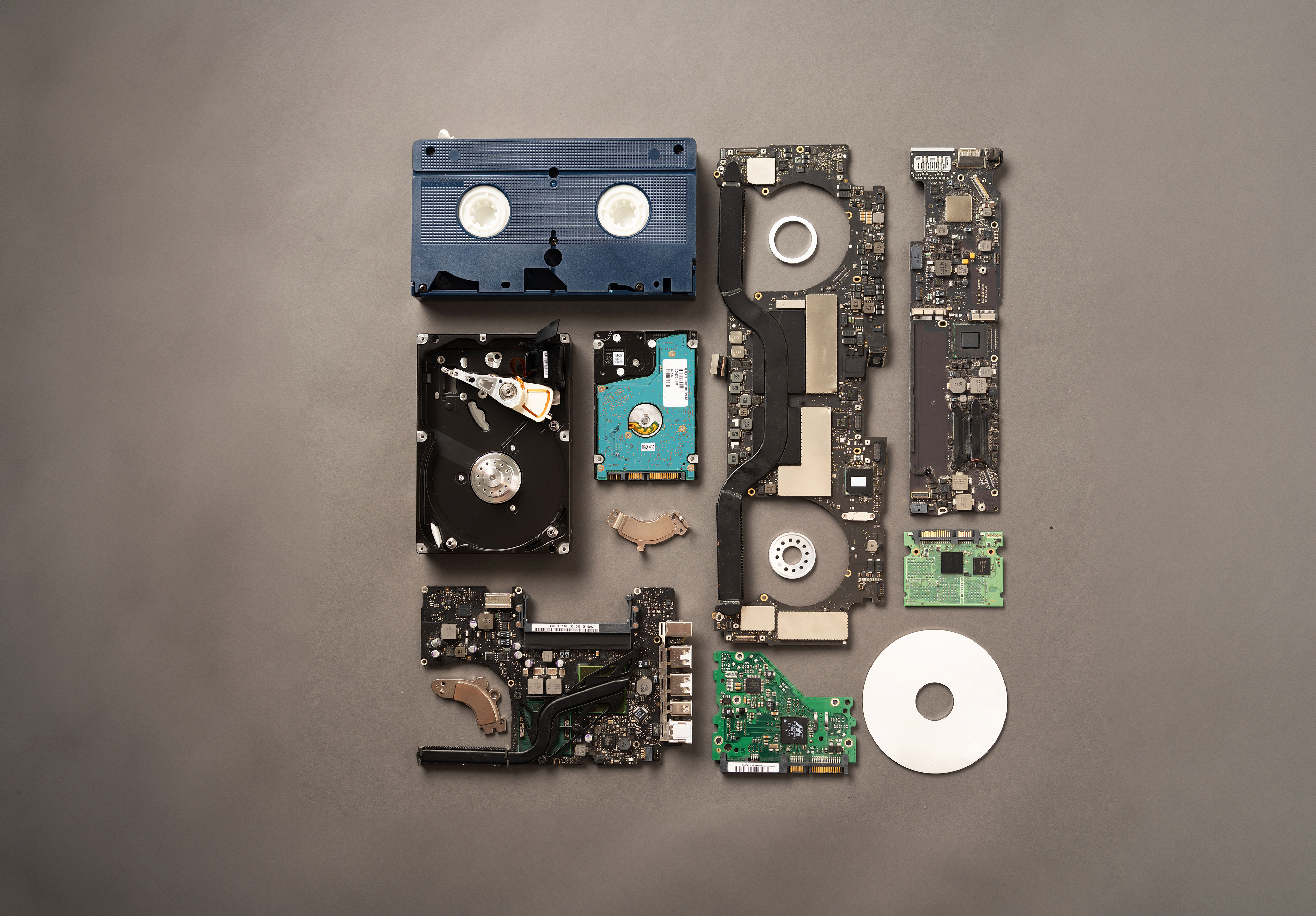 Salassa pidettävää tietoa sisältäviä materiaaleja