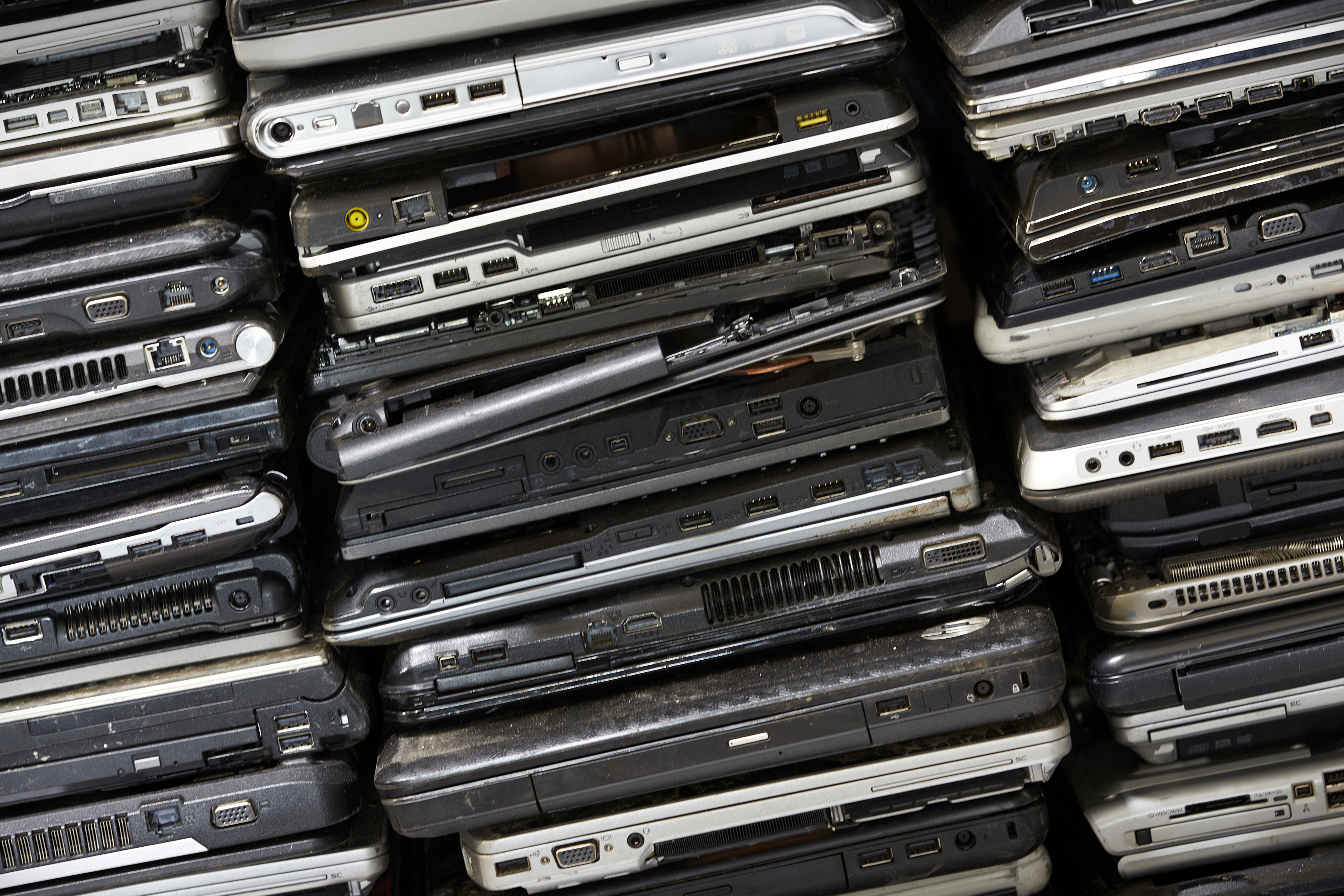 Datorer som ska bli återbrukade av Stena Recycling