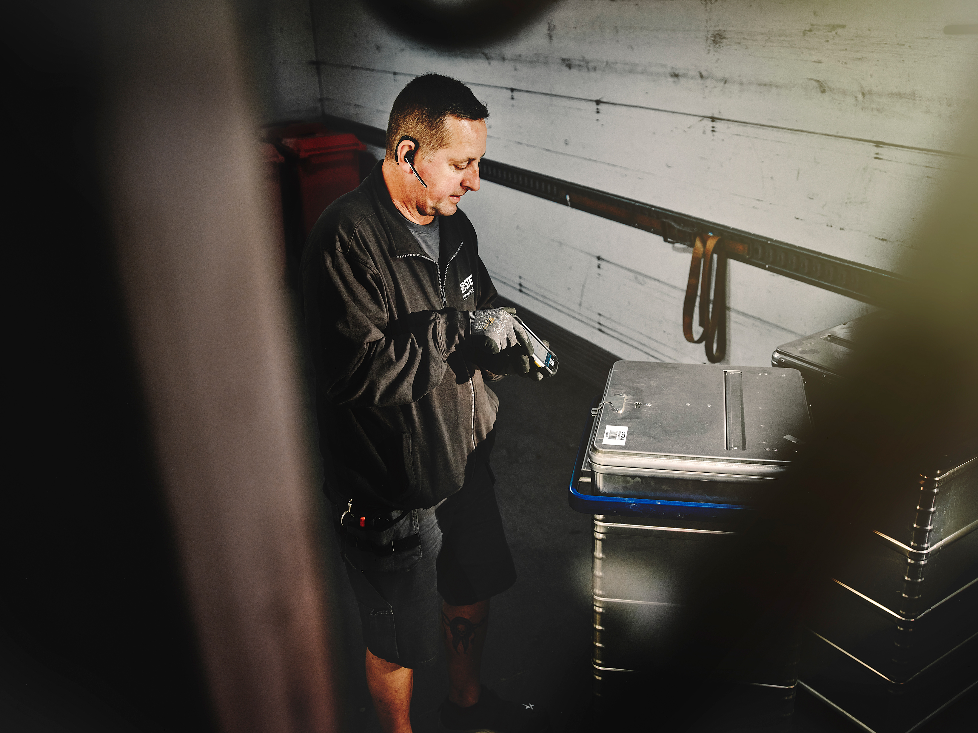 A Stena Confidential employee scanning a container.